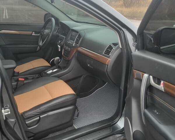 Серый Шевроле Каптива, объемом двигателя 2.38 л и пробегом 135 тыс. км за 13800 $, фото 16 на Automoto.ua