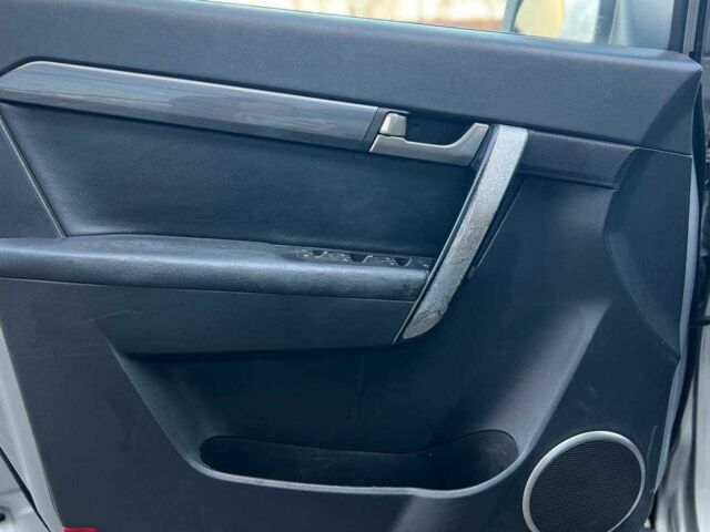 Синій Шевроле Каптіва, об'ємом двигуна 2.4 л та пробігом 300 тис. км за 8500 $, фото 6 на Automoto.ua