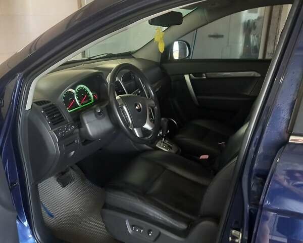 Синий Шевроле Каптива, объемом двигателя 2 л и пробегом 300 тыс. км за 7800 $, фото 2 на Automoto.ua