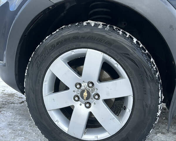 Синий Шевроле Каптива, объемом двигателя 2.41 л и пробегом 376 тыс. км за 7500 $, фото 3 на Automoto.ua