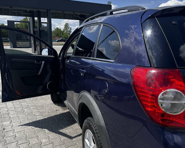 Синий Шевроле Каптива, объемом двигателя 2.4 л и пробегом 280 тыс. км за 6500 $, фото 5 на Automoto.ua