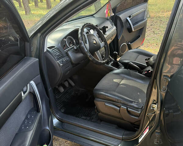 Зелений Шевроле Каптіва, об'ємом двигуна 2.4 л та пробігом 340 тис. км за 6700 $, фото 19 на Automoto.ua