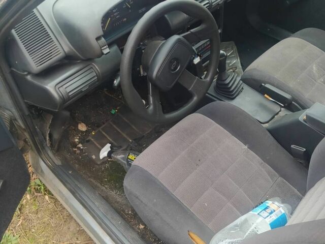 Серый Шевроле Кавалер, объемом двигателя 2 л и пробегом 300 тыс. км за 699 $, фото 6 на Automoto.ua