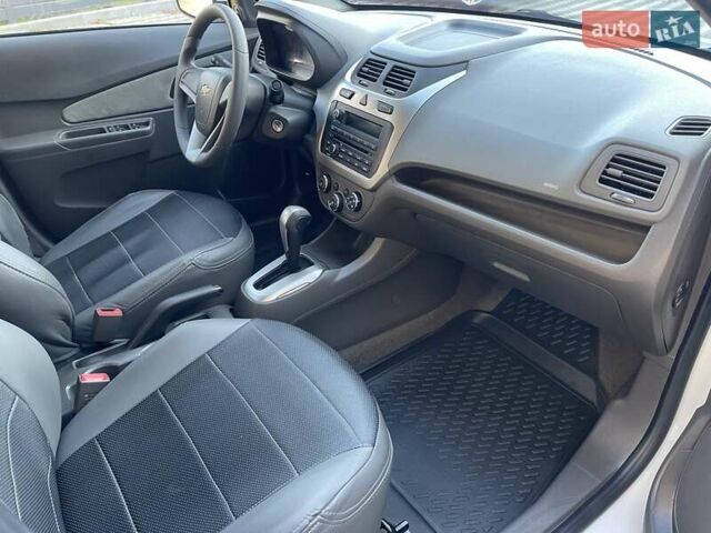 Белый Шевроле Кобальт, объемом двигателя 1.49 л и пробегом 18 тыс. км за 10999 $, фото 21 на Automoto.ua