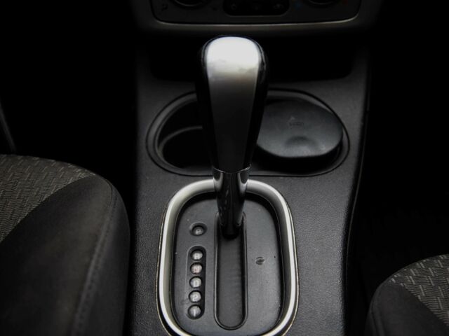 Желтый Шевроле Кобальт, объемом двигателя 2.2 л и пробегом 255 тыс. км за 4500 $, фото 13 на Automoto.ua