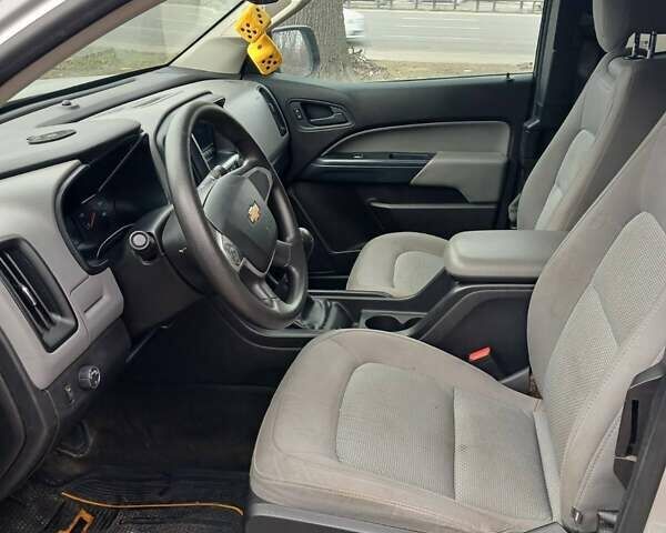 Серый Шевроле Колорадо, объемом двигателя 2.46 л и пробегом 104 тыс. км за 15000 $, фото 4 на Automoto.ua