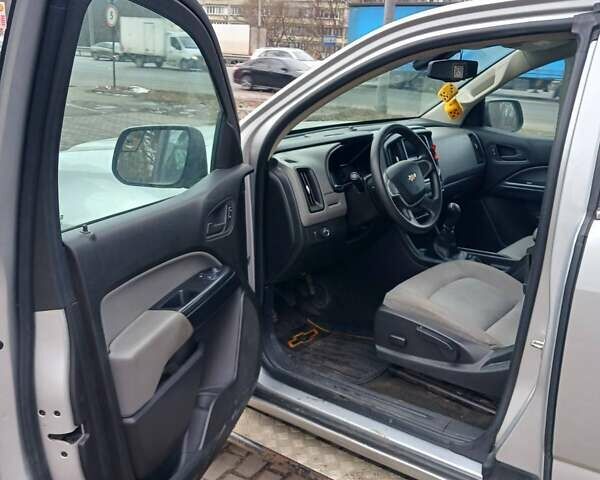 Серый Шевроле Колорадо, объемом двигателя 2.46 л и пробегом 104 тыс. км за 15000 $, фото 5 на Automoto.ua