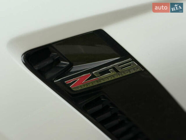 Белый Шевроле Корвет, объемом двигателя 6.2 л и пробегом 36 тыс. км за 75000 $, фото 13 на Automoto.ua