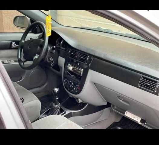 Серый Шевроле Корвет, объемом двигателя 1.8 л и пробегом 240 тыс. км за 3200 $, фото 7 на Automoto.ua