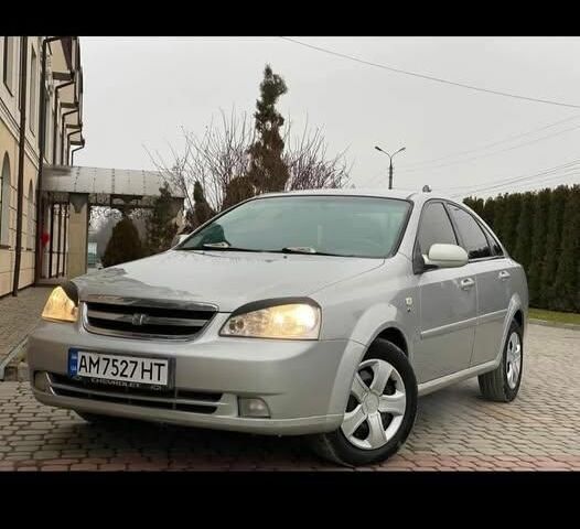 Серый Шевроле Корвет, объемом двигателя 1.8 л и пробегом 240 тыс. км за 3200 $, фото 1 на Automoto.ua