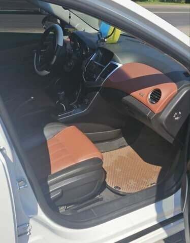 Белый Шевроле Круз, объемом двигателя 1.8 л и пробегом 227 тыс. км за 7700 $, фото 3 на Automoto.ua