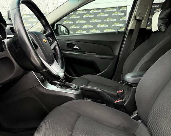 Белый Шевроле Круз, объемом двигателя 1.8 л и пробегом 248 тыс. км за 6500 $, фото 9 на Automoto.ua