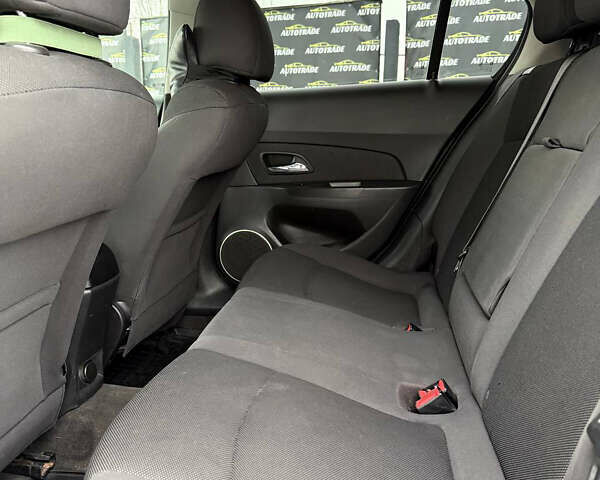 Белый Шевроле Круз, объемом двигателя 1.8 л и пробегом 248 тыс. км за 6500 $, фото 10 на Automoto.ua