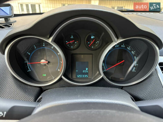 Белый Шевроле Круз, объемом двигателя 1.8 л и пробегом 120 тыс. км за 7800 $, фото 11 на Automoto.ua