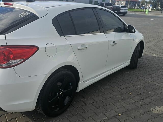 Белый Шевроле Круз, объемом двигателя 1.8 л и пробегом 242 тыс. км за 7300 $, фото 4 на Automoto.ua