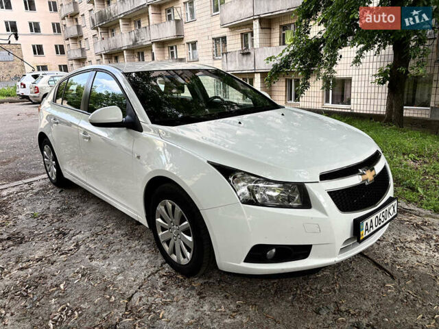 Белый Шевроле Круз, объемом двигателя 1.8 л и пробегом 120 тыс. км за 7800 $, фото 6 на Automoto.ua