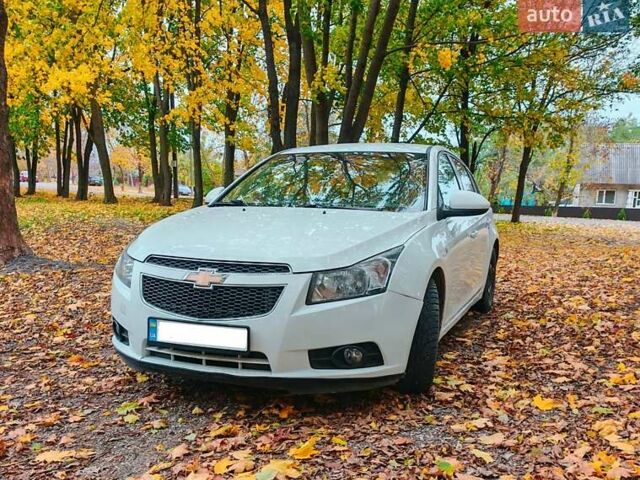 Белый Шевроле Круз, объемом двигателя 1.6 л и пробегом 218 тыс. км за 6999 $, фото 2 на Automoto.ua