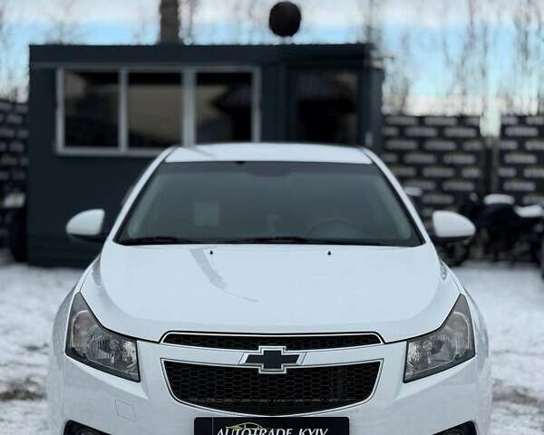 Білий Шевроле Круз, об'ємом двигуна 1.8 л та пробігом 248 тис. км за 6500 $, фото 2 на Automoto.ua