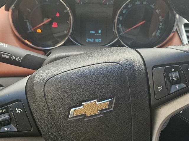 Белый Шевроле Круз, объемом двигателя 1.8 л и пробегом 242 тыс. км за 7300 $, фото 6 на Automoto.ua