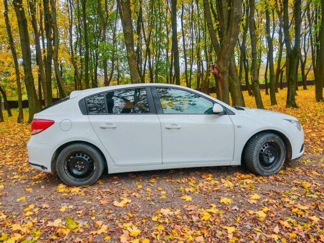 Белый Шевроле Круз, объемом двигателя 1.6 л и пробегом 217 тыс. км за 7000 $, фото 3 на Automoto.ua