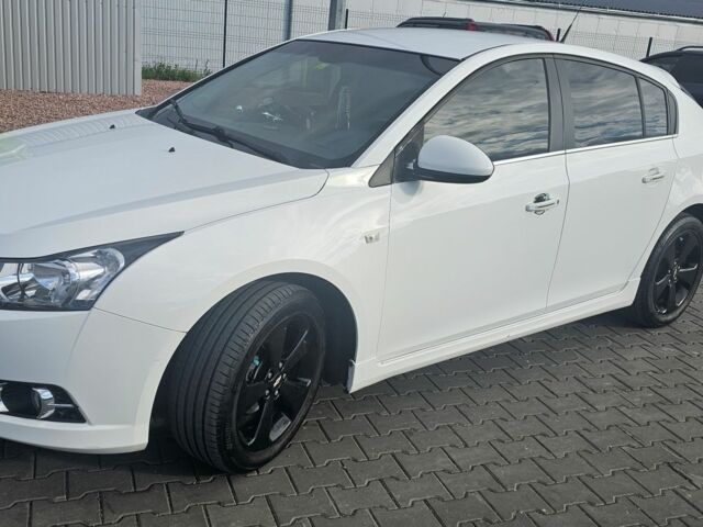 Белый Шевроле Круз, объемом двигателя 1.8 л и пробегом 242 тыс. км за 7300 $, фото 1 на Automoto.ua