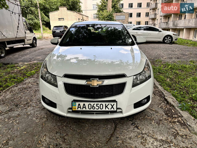 Белый Шевроле Круз, объемом двигателя 1.8 л и пробегом 120 тыс. км за 7800 $, фото 5 на Automoto.ua