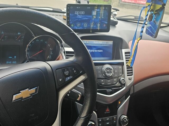 Белый Шевроле Круз, объемом двигателя 1.8 л и пробегом 242 тыс. км за 7300 $, фото 5 на Automoto.ua