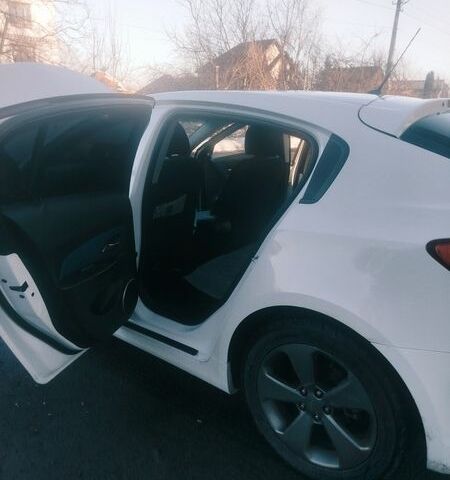 Білий Шевроле Круз, об'ємом двигуна 1.6 л та пробігом 160 тис. км за 7400 $, фото 19 на Automoto.ua