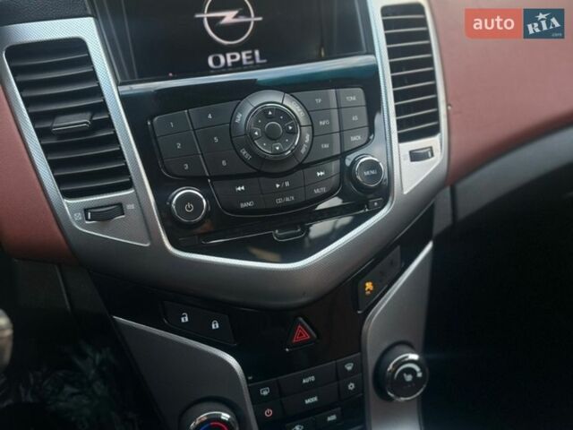 Белый Шевроле Круз, объемом двигателя 1.8 л и пробегом 183 тыс. км за 7800 $, фото 13 на Automoto.ua