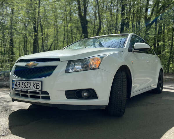 Белый Шевроле Круз, объемом двигателя 1.6 л и пробегом 162 тыс. км за 5799 $, фото 12 на Automoto.ua