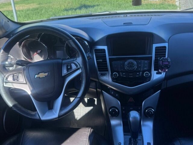 Белый Шевроле Круз, объемом двигателя 1.8 л и пробегом 136 тыс. км за 7300 $, фото 2 на Automoto.ua