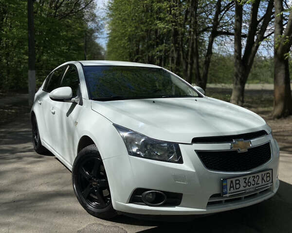 Белый Шевроле Круз, объемом двигателя 1.6 л и пробегом 162 тыс. км за 5799 $, фото 2 на Automoto.ua
