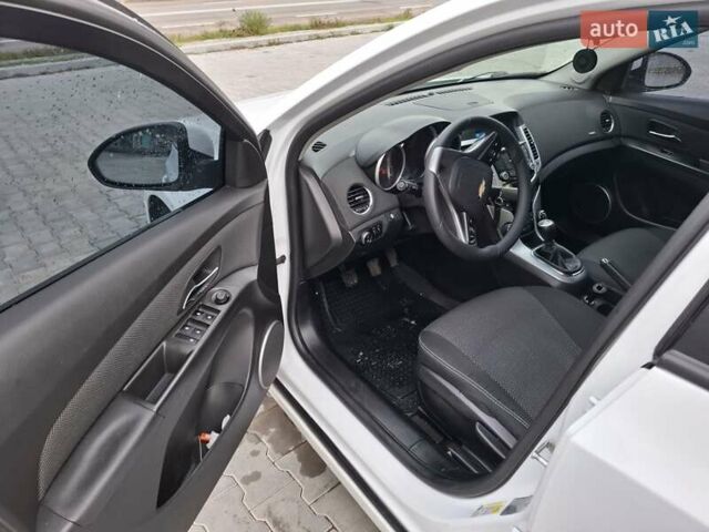 Белый Шевроле Круз, объемом двигателя 1.8 л и пробегом 144 тыс. км за 7500 $, фото 9 на Automoto.ua