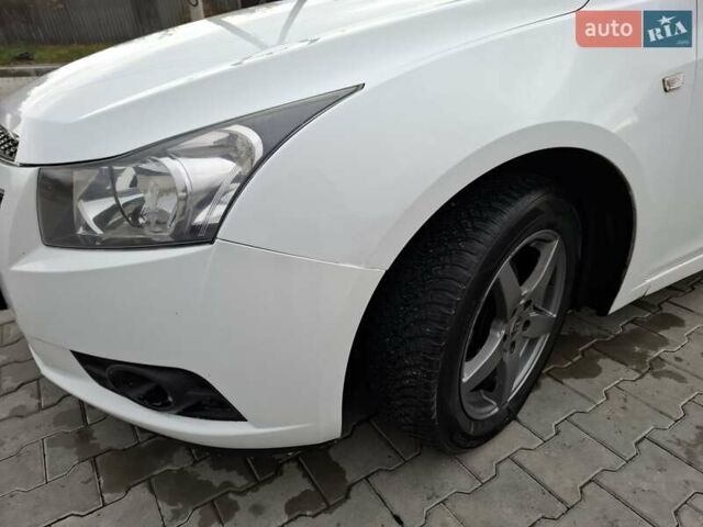 Білий Шевроле Круз, об'ємом двигуна 1.8 л та пробігом 144 тис. км за 7700 $, фото 8 на Automoto.ua