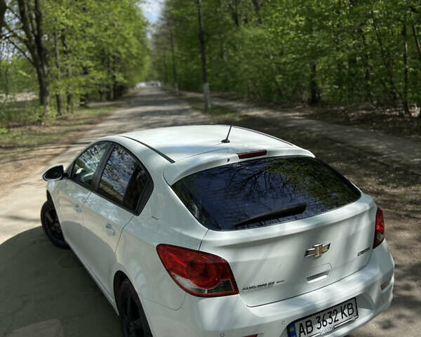 Белый Шевроле Круз, объемом двигателя 1.6 л и пробегом 162 тыс. км за 5799 $, фото 16 на Automoto.ua