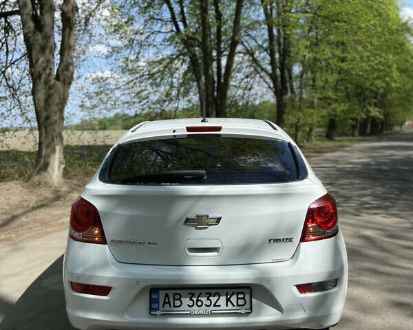 Белый Шевроле Круз, объемом двигателя 1.6 л и пробегом 162 тыс. км за 5799 $, фото 10 на Automoto.ua