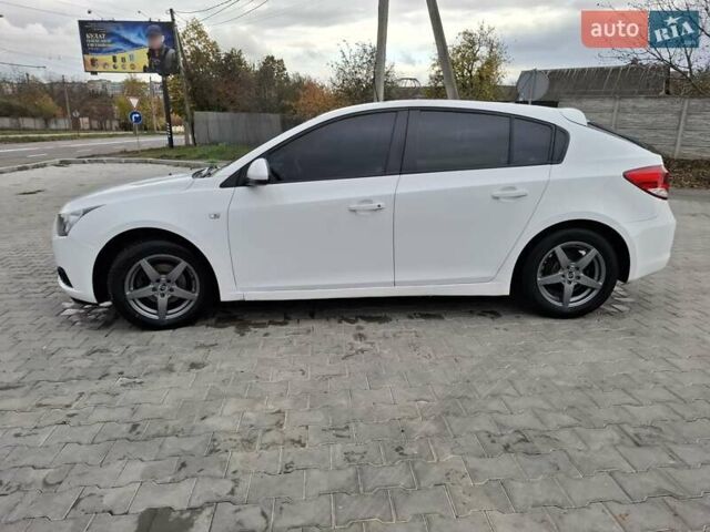 Белый Шевроле Круз, объемом двигателя 1.8 л и пробегом 144 тыс. км за 7500 $, фото 6 на Automoto.ua