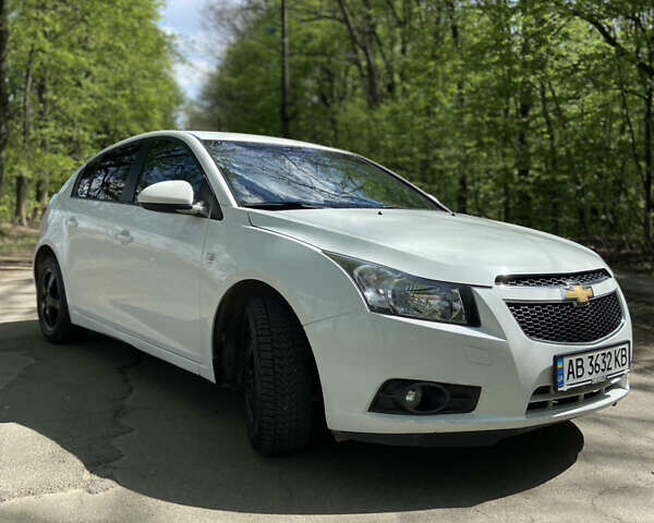 Белый Шевроле Круз, объемом двигателя 1.6 л и пробегом 162 тыс. км за 5799 $, фото 32 на Automoto.ua