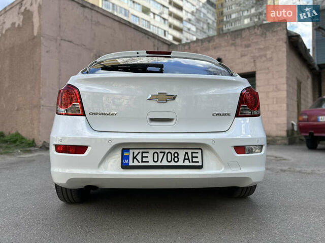 Белый Шевроле Круз, объемом двигателя 2 л и пробегом 235 тыс. км за 8200 $, фото 5 на Automoto.ua