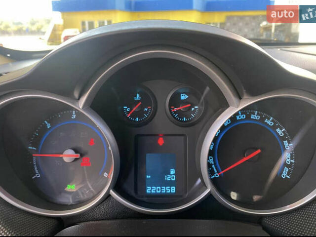 Белый Шевроле Круз, объемом двигателя 2 л и пробегом 235 тыс. км за 8200 $, фото 24 на Automoto.ua
