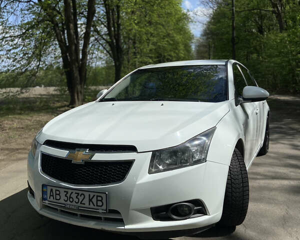 Белый Шевроле Круз, объемом двигателя 1.6 л и пробегом 162 тыс. км за 5799 $, фото 14 на Automoto.ua