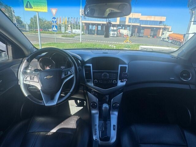 Белый Шевроле Круз, объемом двигателя 1.8 л и пробегом 136 тыс. км за 7300 $, фото 4 на Automoto.ua