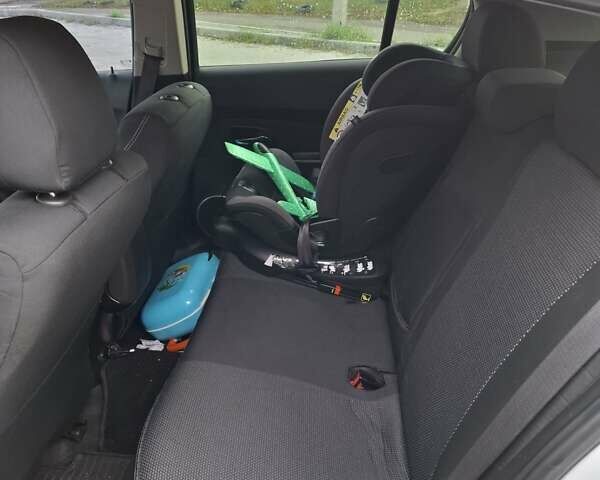 Белый Шевроле Круз, объемом двигателя 1.8 л и пробегом 144 тыс. км за 7500 $, фото 7 на Automoto.ua