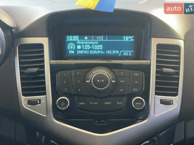 Белый Шевроле Круз, объемом двигателя 2 л и пробегом 235 тыс. км за 8200 $, фото 16 на Automoto.ua