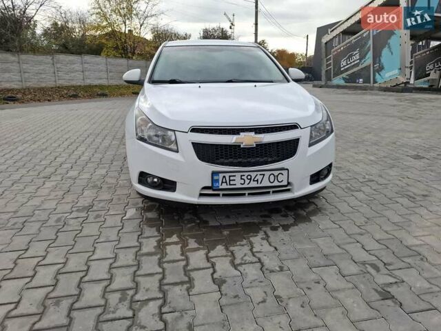 Белый Шевроле Круз, объемом двигателя 1.8 л и пробегом 144 тыс. км за 7500 $, фото 5 на Automoto.ua