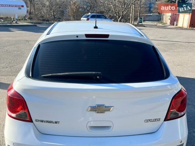 Белый Шевроле Круз, объемом двигателя 1.8 л и пробегом 214 тыс. км за 6000 $, фото 3 на Automoto.ua