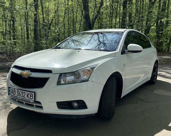 Белый Шевроле Круз, объемом двигателя 1.6 л и пробегом 162 тыс. км за 5799 $, фото 13 на Automoto.ua