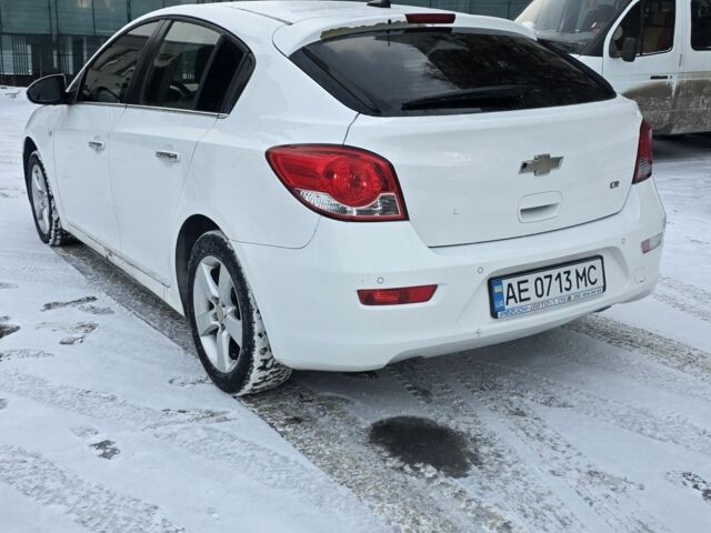 Белый Шевроле Круз, объемом двигателя 1.8 л и пробегом 215 тыс. км за 3899 $, фото 5 на Automoto.ua