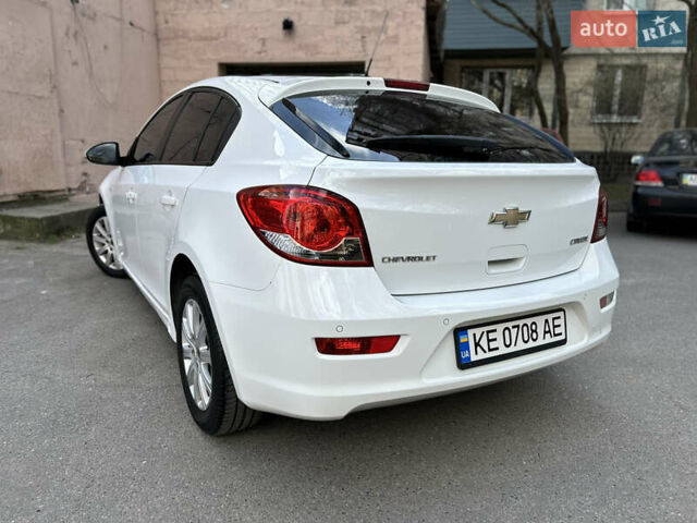 Белый Шевроле Круз, объемом двигателя 2 л и пробегом 235 тыс. км за 8200 $, фото 4 на Automoto.ua
