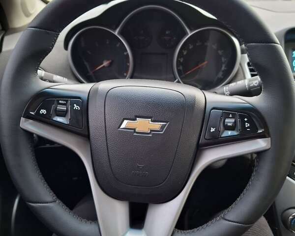 Белый Шевроле Круз, объемом двигателя 1.8 л и пробегом 144 тыс. км за 7500 $, фото 12 на Automoto.ua